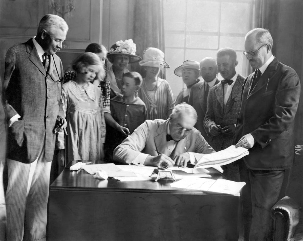 Warren G Harding 1921 Npresident Harding Signing The