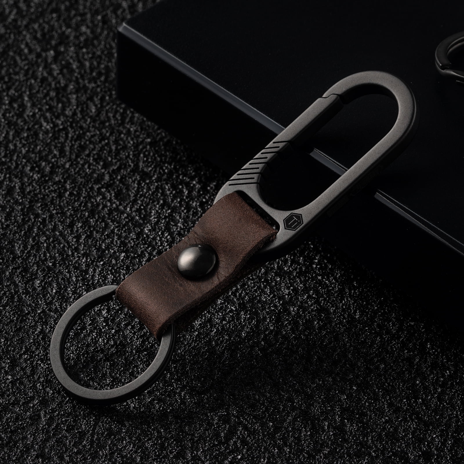 Key Unity KM02 Titanium Belt Clip Carabiner Leather Keychain Holder with Removable Stainless Steel Key Ring (PVD Black)