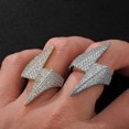 thumbnail image 2 of Anillo de Moda Hip Hop Yashi con Diseño de Relámpagos y Circonita Cúbica Dorado Talla 7-11, 2 of 5
