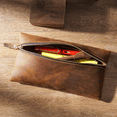 thumbnail image 2 of Trousse en Cuir Rétro Faite à la Main avec Grande Capacité, Sac de Rangement pour Papeterie, Portefeuille Créatif, mobile, Rouge pho, 2 of 6