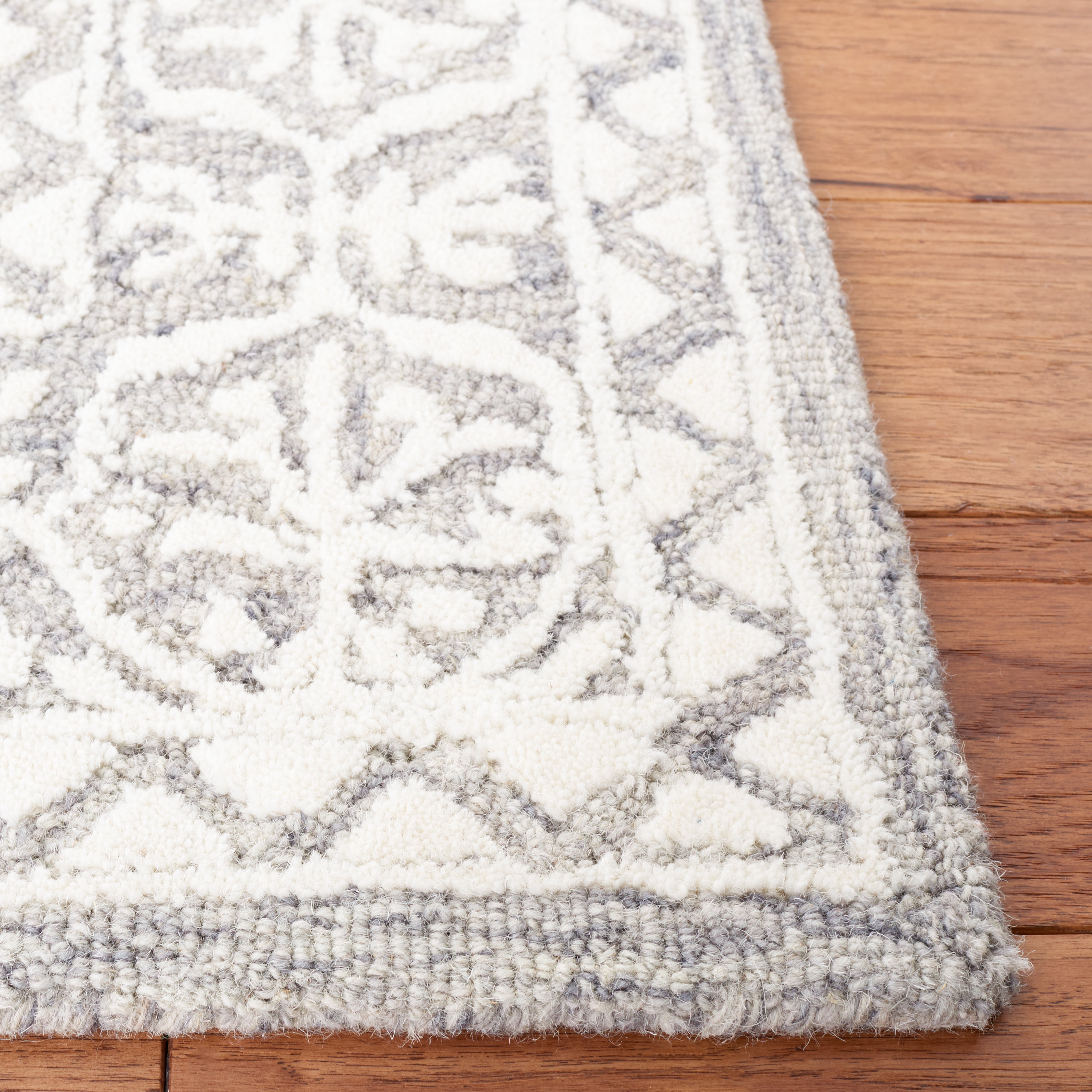 SAFAVIEH Metro Lorenzo Medallion Area Rug, Dark Grey/Ivory, 6' x 6' Square