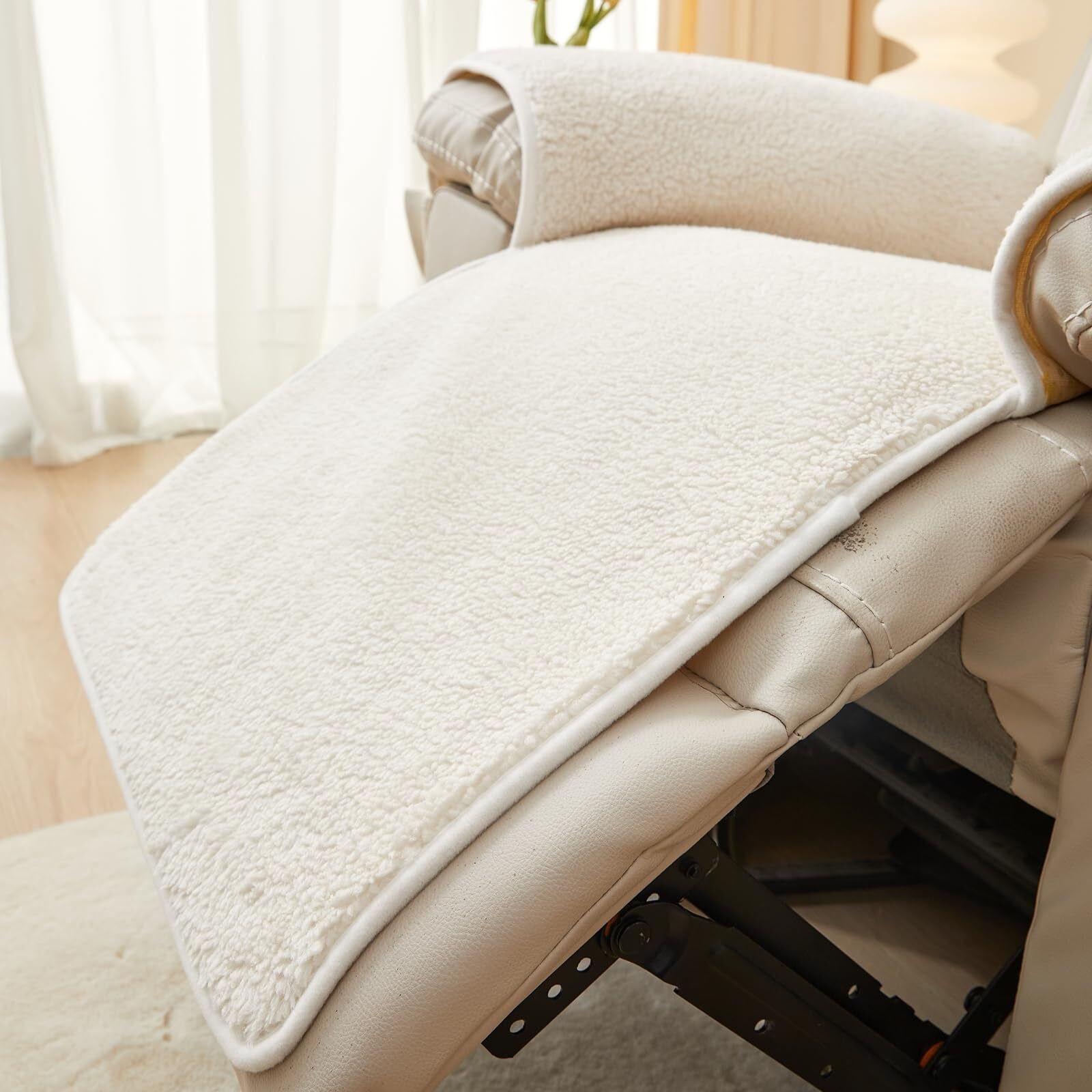 Recliner Chair Covers Fleece Soft Warm Sofa Slipcover Furniture Protector Non-Slip Washable Reclining Chair Cover for Kids, Pets
