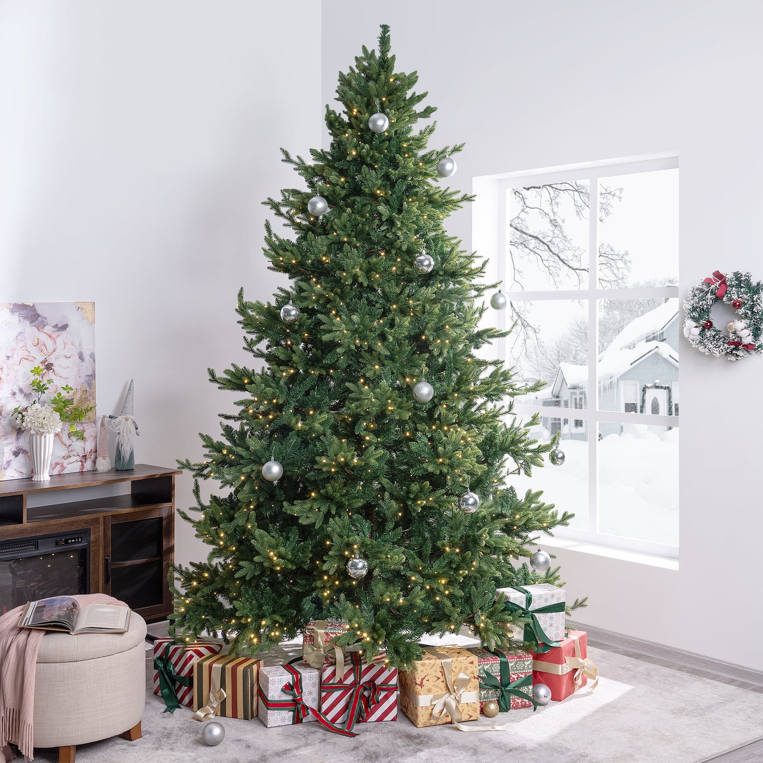 Naomi Home 9ft Kinsley Christmas Tree, Prelit with 1000 Lights