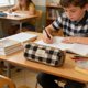 thumbnail image 1 of Estuche para lápices de gran capacidad para adolescentes | Bolsa de papelería elegante con compartimentos | Organiza bolígrafos, lápices, gomas de borrar y marcadores, 1 of 5