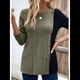 thumbnail image 4 of Camisa Asimétrica de Larga con Botones y Bloques de Color para Mujer, Ribete de Botones Claros y Abertura Lateral en la Cintura. Verde M, 4 of 8