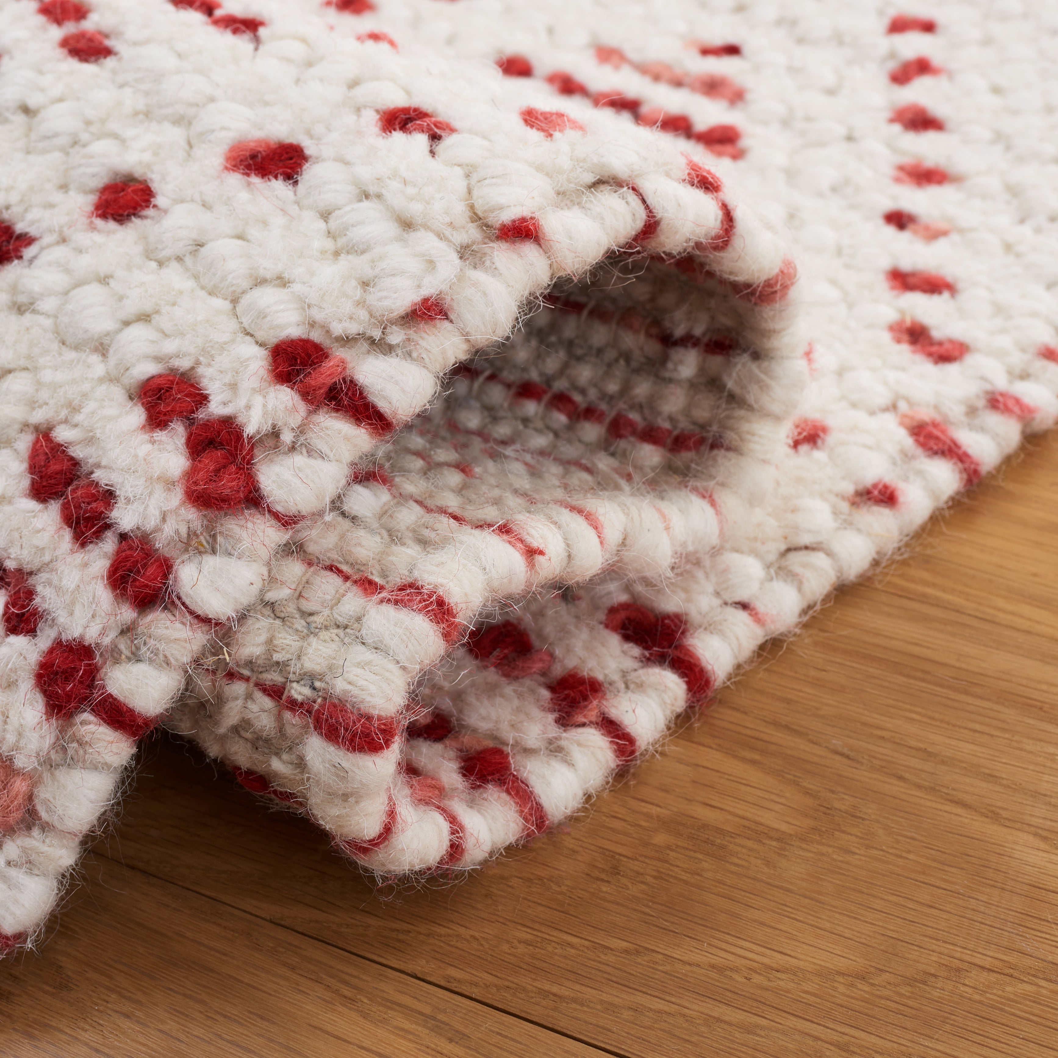SAFAVIEH Natura Ruadhan Diamond Area Rug, Ivory/Red, 6' x 6' Square