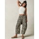 thumbnail image 4 of Pantalones Vaqueros para Mujer, Informales, de Tiro Medio, con Estampado de Leopardo, Pierna , Holgados, Cortos, Hasta el Tobillo Negro S, 4 of 7