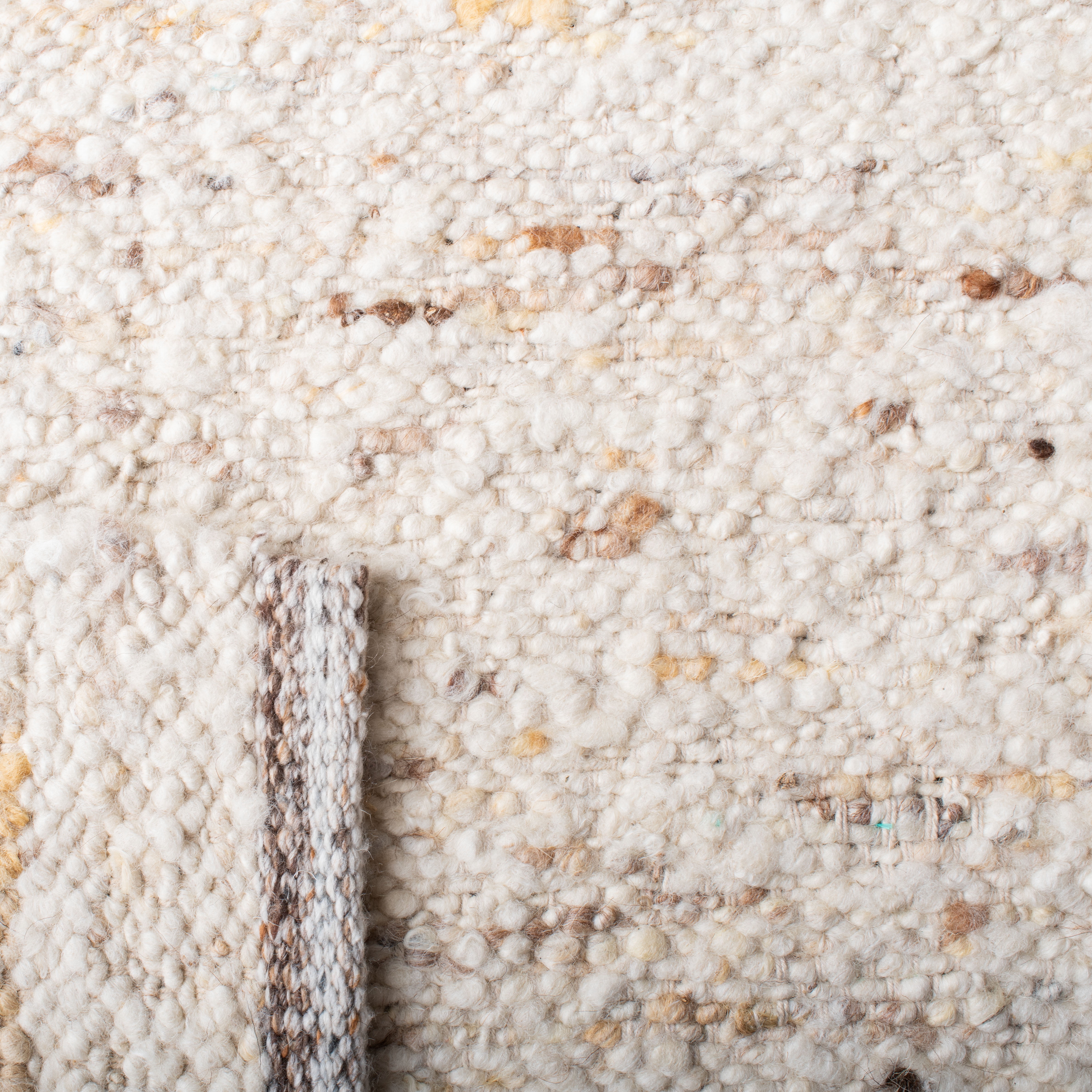 SAFAVIEH Natura Burton Distressed Area Rug, Ivory/Light Grey, 5' x 8'