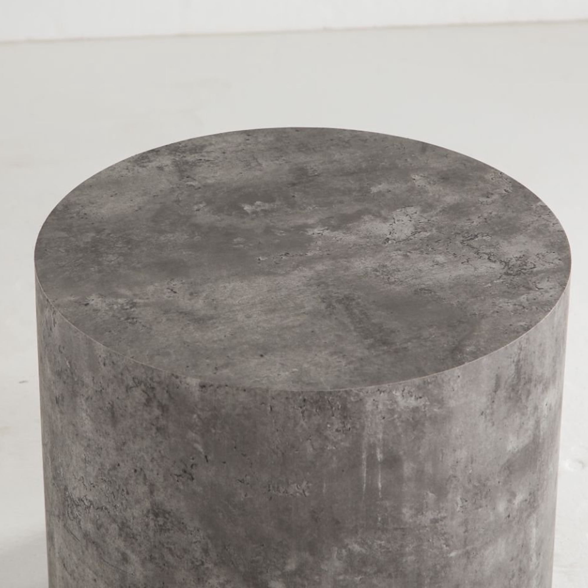 Leumius Set of 2 Nesting Coffee Tables, Round Modern Circle Wooden Accent Side End Tables for Small Space Living Room Bedroom Gray