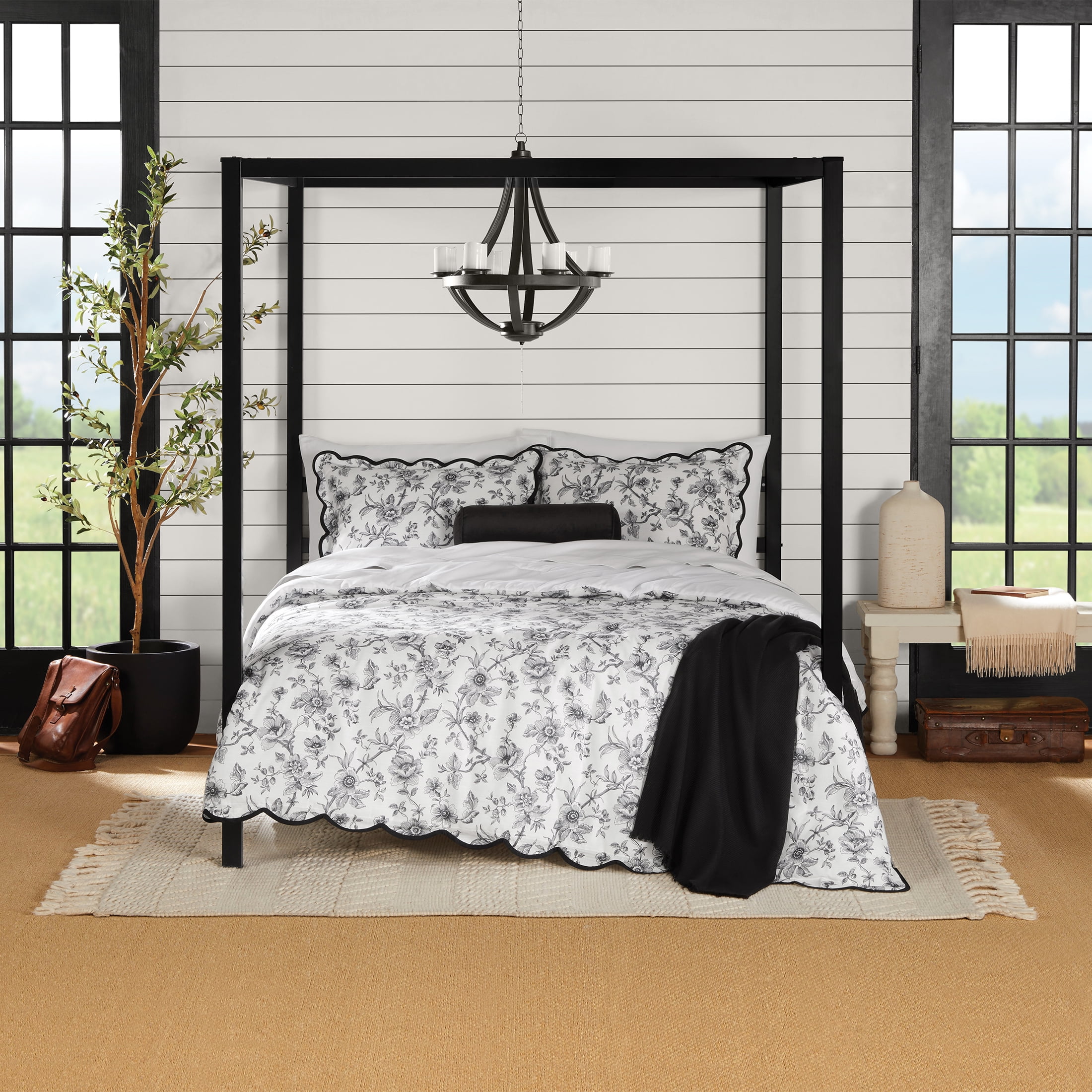 Mainstays Full/Queen Comforter Set, All-Season, 5-Piece, White & Black Floral Scallop