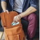 thumbnail image 4 of Botella de agua plegable de silicona de 20 oz – Grado alimentario, impermeable, portátil, sin BPA, botella deportiva para viajar, diseño compacto enrollable, gris rosa azul, petasca ligera para, 4 of 6