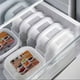 thumbnail image 5 of Fiudx Caja de Almacenamiento de Plástico, Diseño Grueso, Tapa Hermética, Apta para Microondas y Congelador, Ideal para Preparar Comidas, Lonchera Ecológica, 15 X 15 X 5 Cm, Blanca, 1 Unidad, 5 of 6