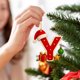thumbnail image 4 of Colgante de Árbol de Navidad Acrílico 2D | Adorno con Iniciales de 26 Letras | Decoración Navideña de Doble Cara para Árbol, Puerta y Mochila | Regalo para Fiestas Navideñas Familiares | Decoración I, 4 of 5