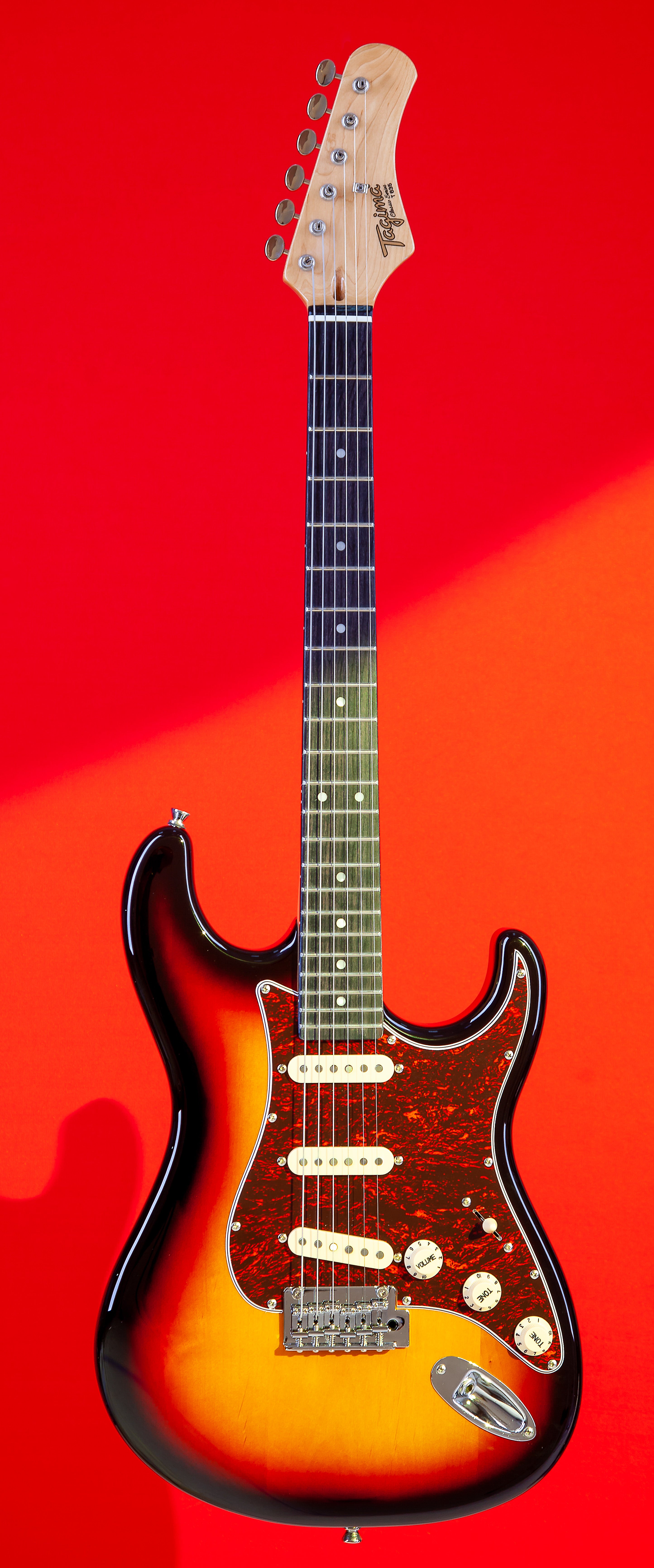 Tagima T-635 SB DF/TT Classic Guitar, Technical Wood Fretboard, Tortoise Pickguard, Sunburst