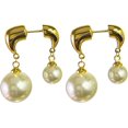 thumbnail image 3 of Pendientes de perlas blancas chapados en oro de 18 quilates con cierre de palanca, pendientes de perlas para mujeres y niñas, 3 of 4
