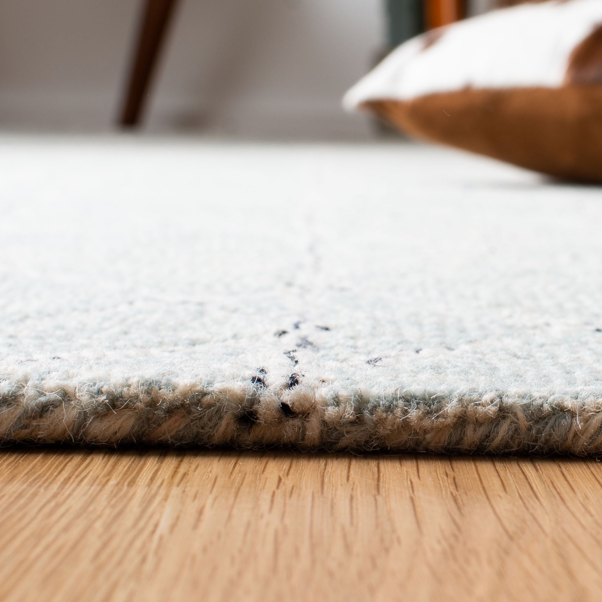 SAFAVIEH Micro-Loop Lowell Diamond Area Rug, Ivory/Light Blue, 5' x 8'