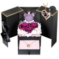 thumbnail image 1 of Rosas moradas auténticas preservadas con collar y oso con la leyenda «Te quiero», 1 of 9
