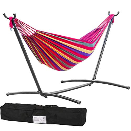 FDW Support de Hamac pour Patio Extérieur, Acier Robuste et Étui de Transport, Rouge. l'Image Montre un Hamac en Coton Rouge Vif et Multicolore Soutenu par un Cadre en Acier Noir durable. le Support Mesure 111 x 47 x 43 Pouces et Est Conçu pour la Stabilité et une Utilisation durable. un Étui de Transport Noir Est Inclus pour la Portabilité. Idéal pour la Détente en Plein Air sur les patios Ou les Jardins.