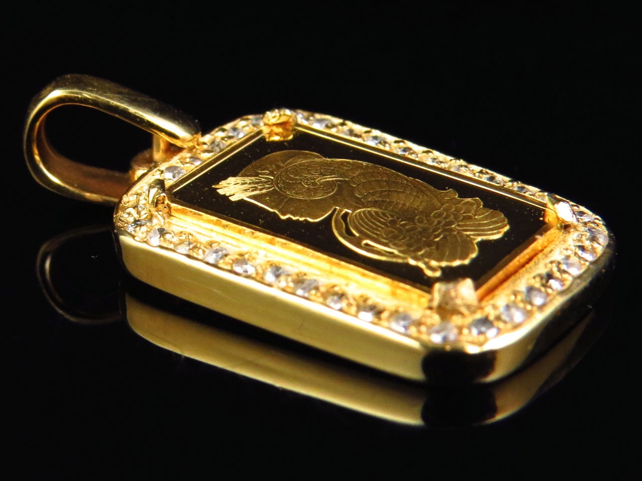 Gold pamp pendant new arrivals