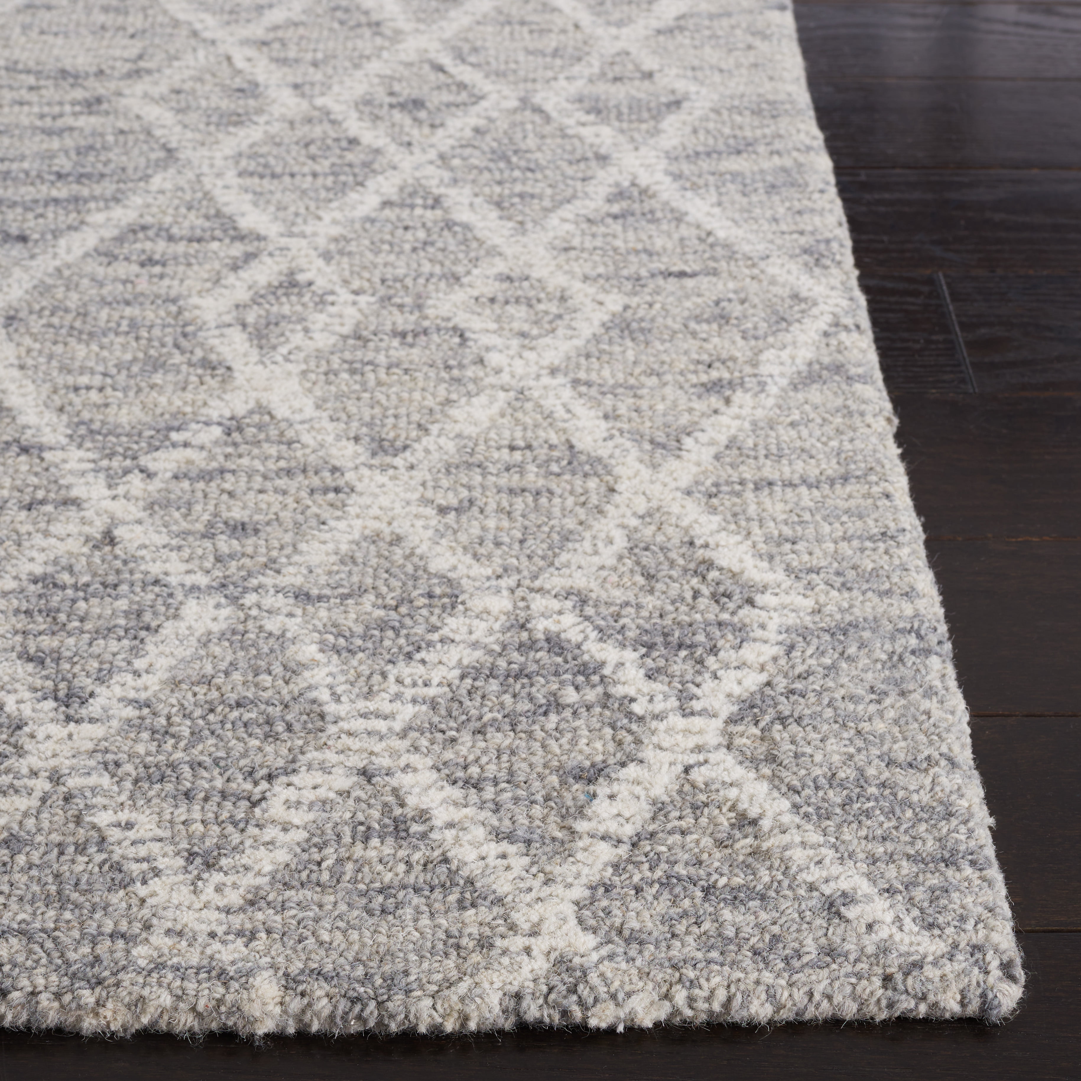 SAFAVIEH Metro Jenny Diamond Runner Rug, Grey/Ivory, 2'3" x 8'