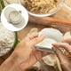 thumbnail image 2 of Máquina manual para hacer dumplings Modelo Máquina para hacer dumplings Cuchara de relleno manual Cortador de masa para dumplings, 2 of 2