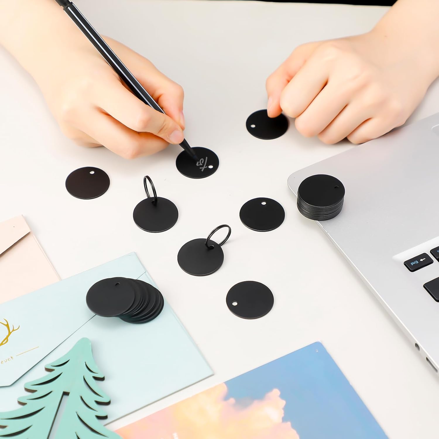 100 Pcs 1.2 Inch Metal Stamping Blanks Black Round Stainless Steel Blank Dog Tags with Hole Metal Polished Tags for Engraving with Key Rings for Bracelet Jewelry Making
