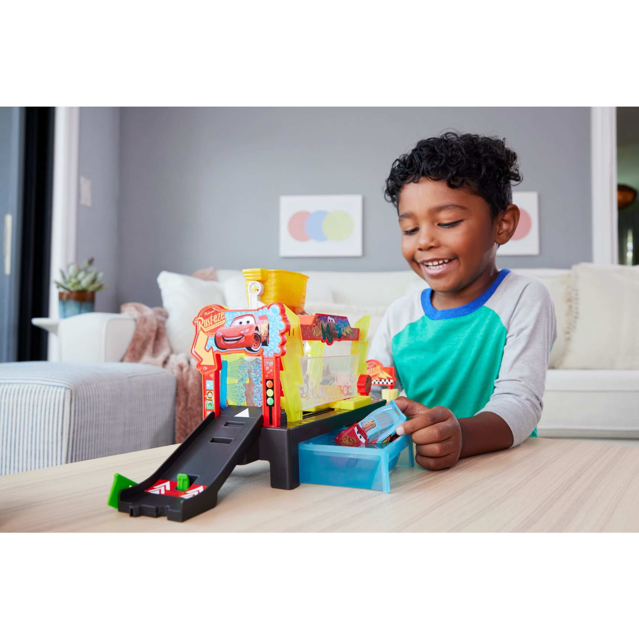 Disney and Pixar Cars Color Changers Race Ready Car Wash Playset & Color Changing Lightning McQueen