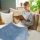 thumbnail image 5 of Manta de franela suave y polar | Ligera y cálida para todas las estaciones | Manta transpirable y con aire acondicionado para sofá, cama o siesta | Regalo decorativo de color liso, 5 of 5
