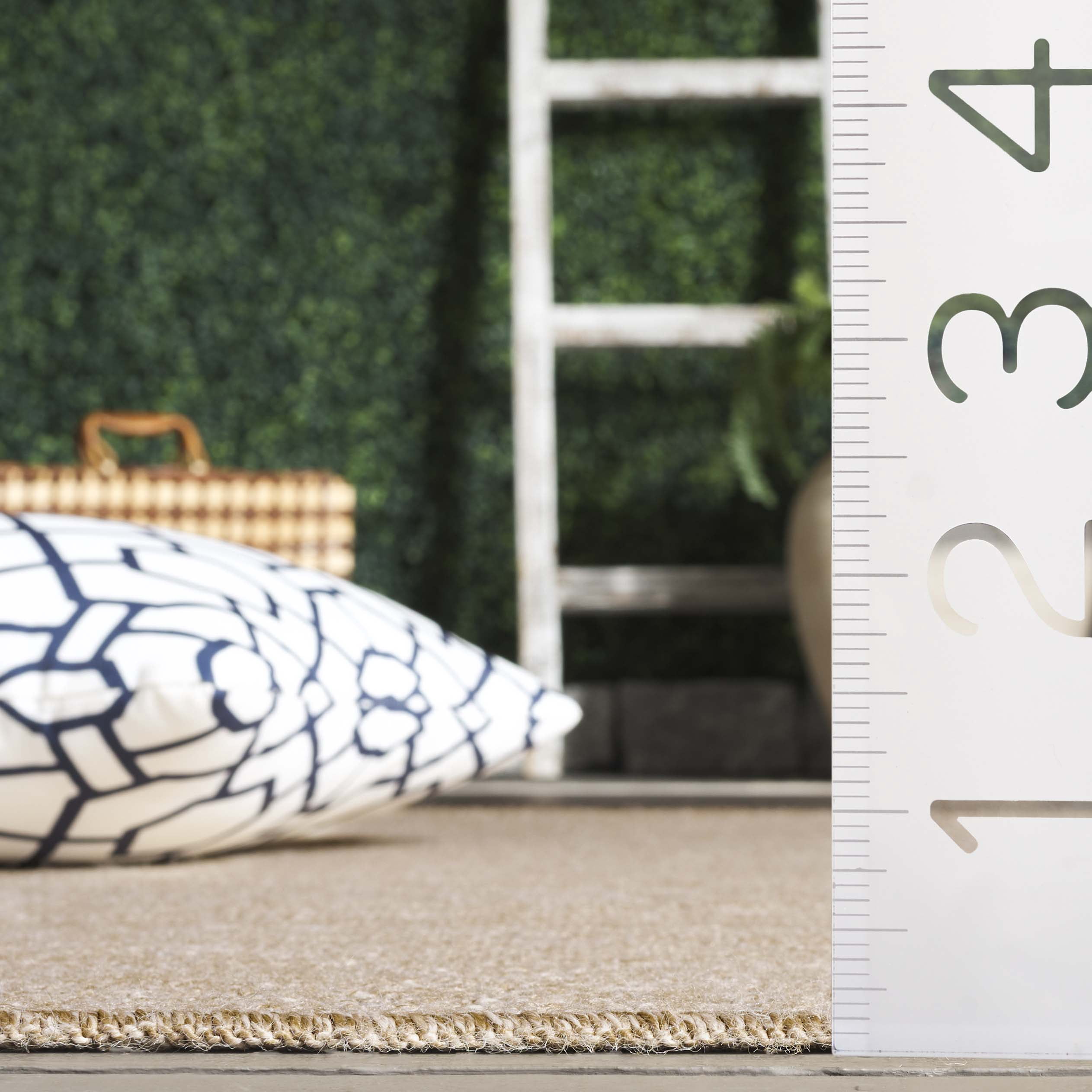 SAFAVIEH Retreat Joisse Geometric Indoor/Outdoor Area Rug, Natural/Ivory, 6'7" x 6'7" Round
