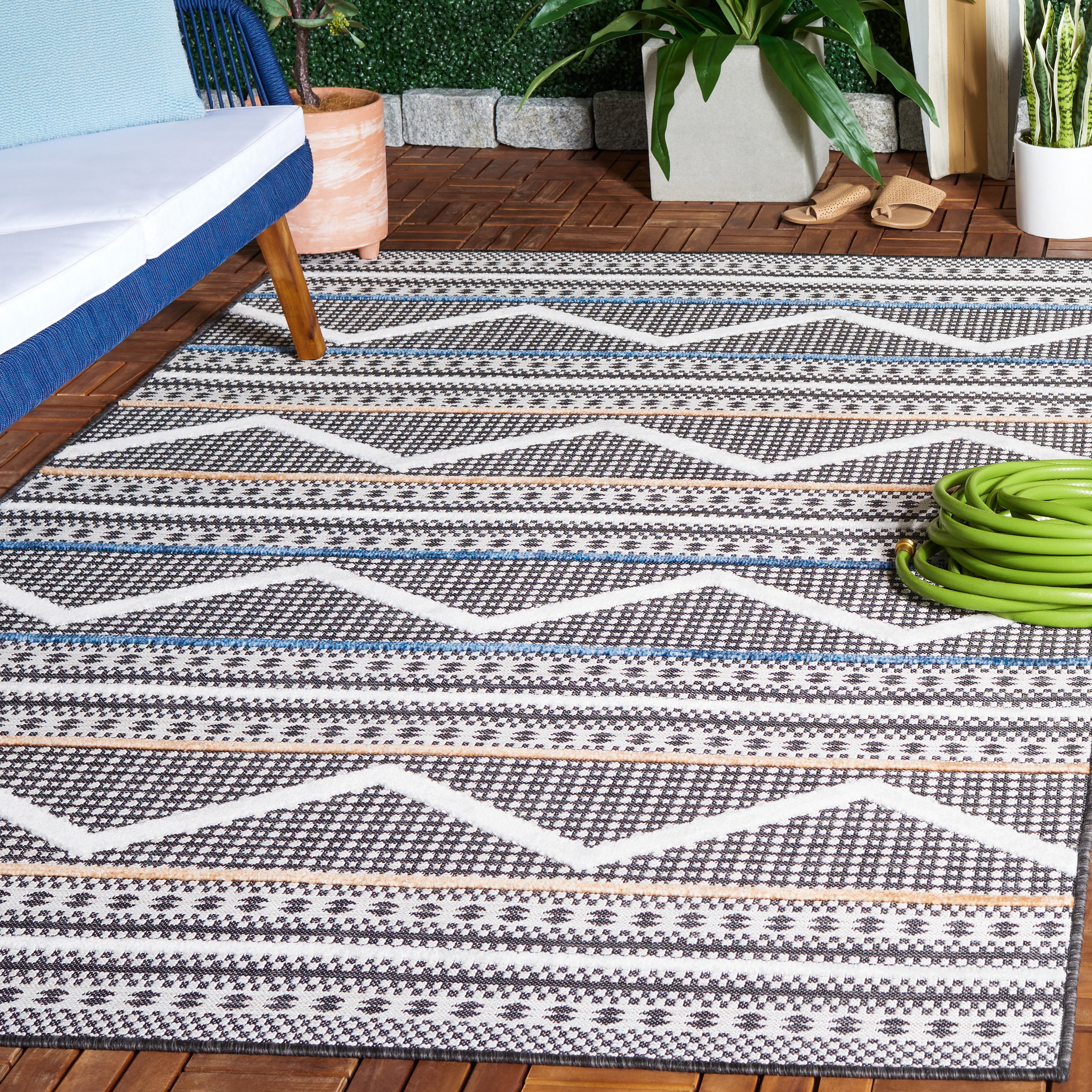 SAFAVIEH Cabana Briella Geometric Indoor/Outdoor Area Rug, Black/Ivory, 4' x 6'