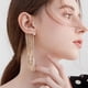 thumbnail image 4 of Pendientes largos de borla con diamantes brillantes para fiesta a la moda para mujer, pendientes individuales sin orejas perforadas Wmkox8yi sjalhkljlk4695, 4 of 9