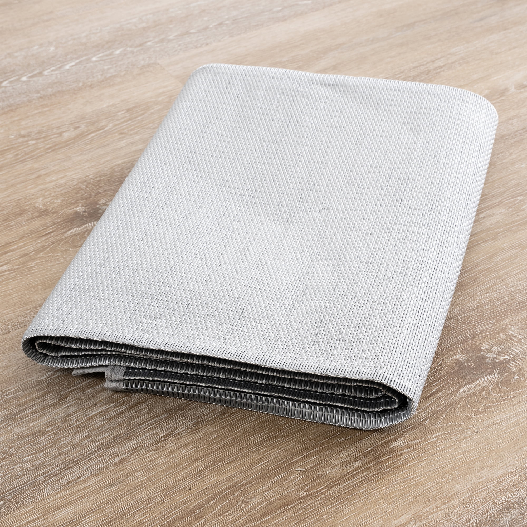 Luna Contemporary Solid Gray Polypropylene Reversible Plastic Straw Outdoor Area Rug, 4'x6' Rectangle