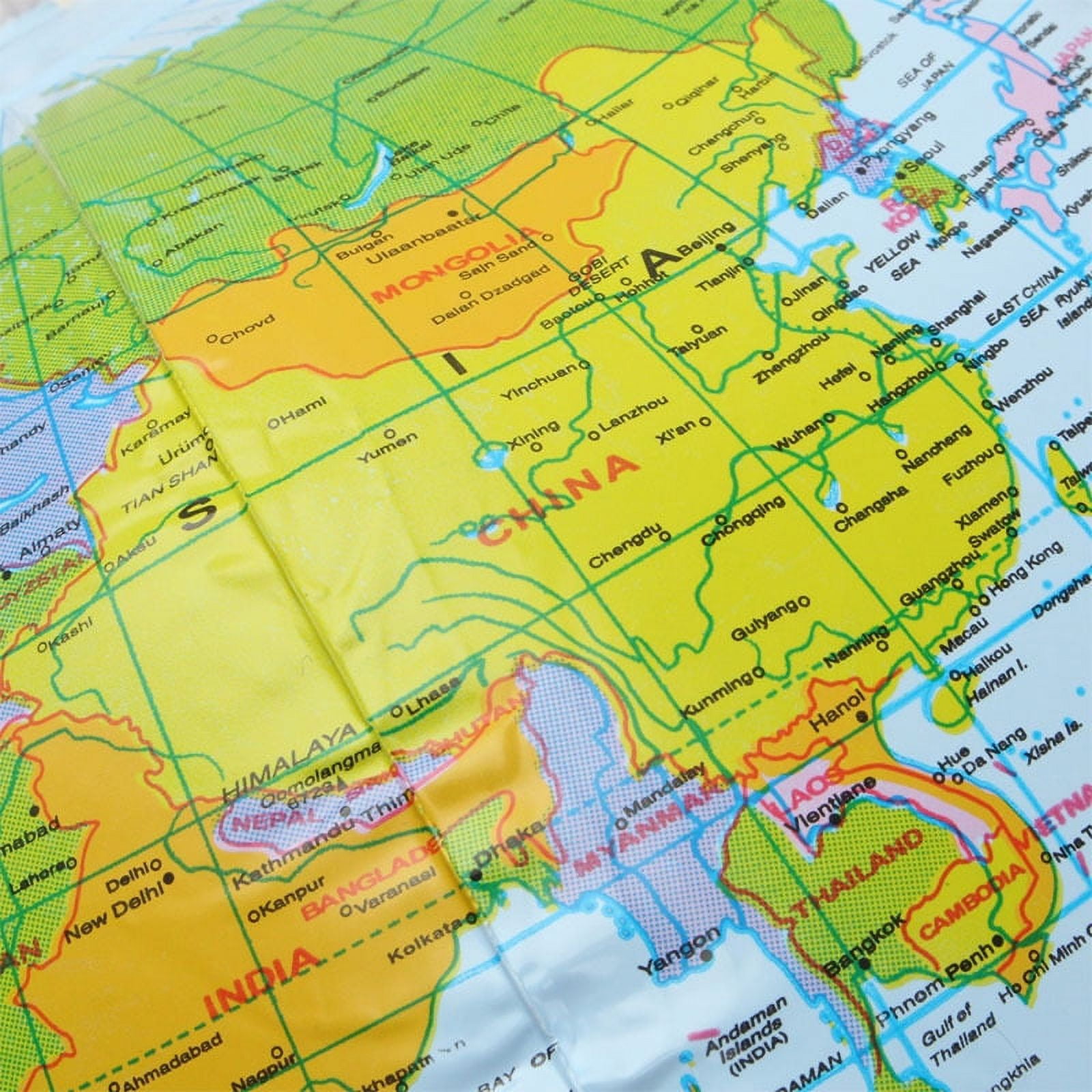Profesora Que Usa Un Globo Para Enseñar Geografía | Foto Premium