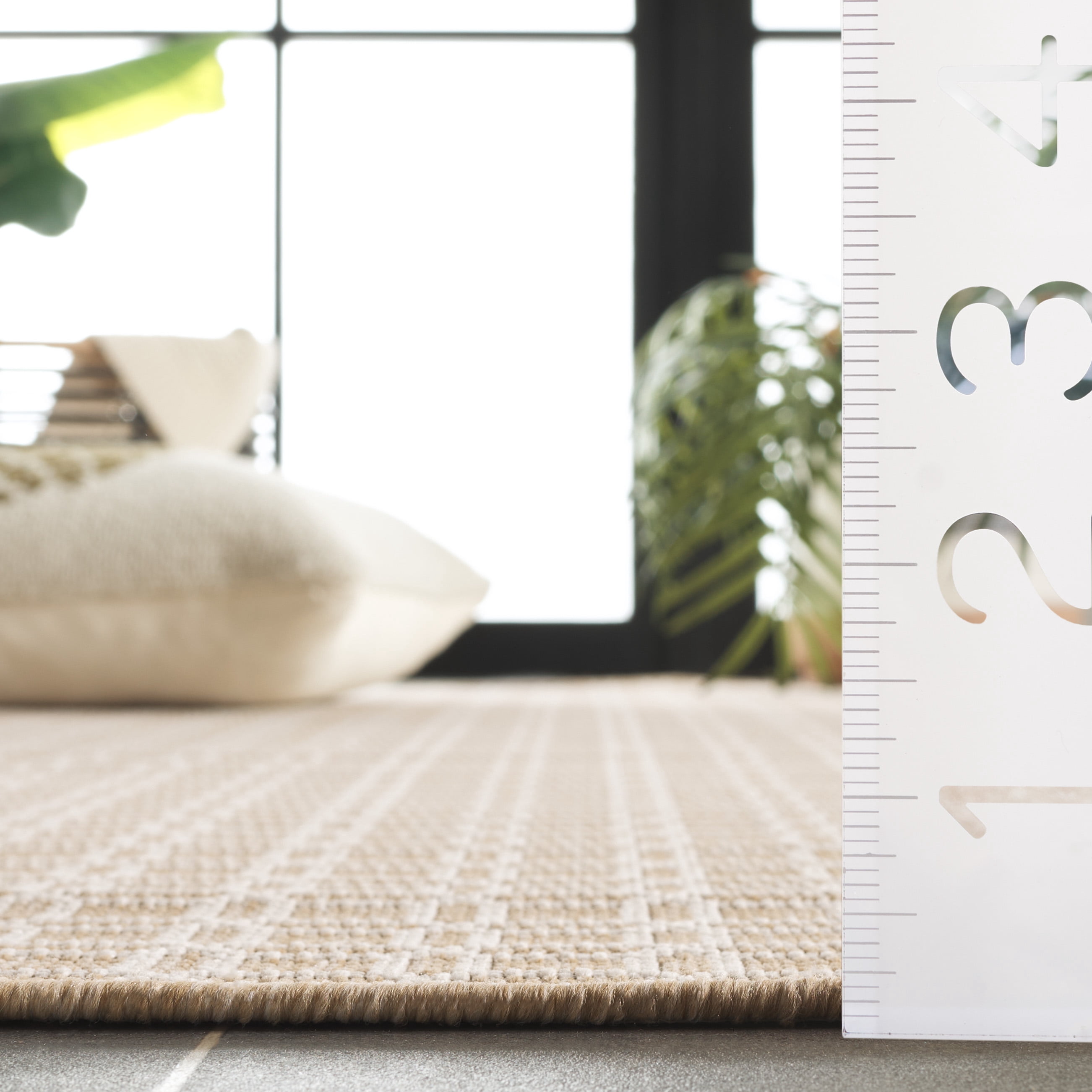 SAFAVIEH Terrace Wight Geometric Indoor/Outdoor Area Rug, Beige/Ivory, 5'3" x 7'6"