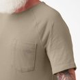 thumbnail image 4 of Playera Dickies para hombre con tecnología de enfriamiento, talla grande 3X, color arena del desierto, 4 of 4