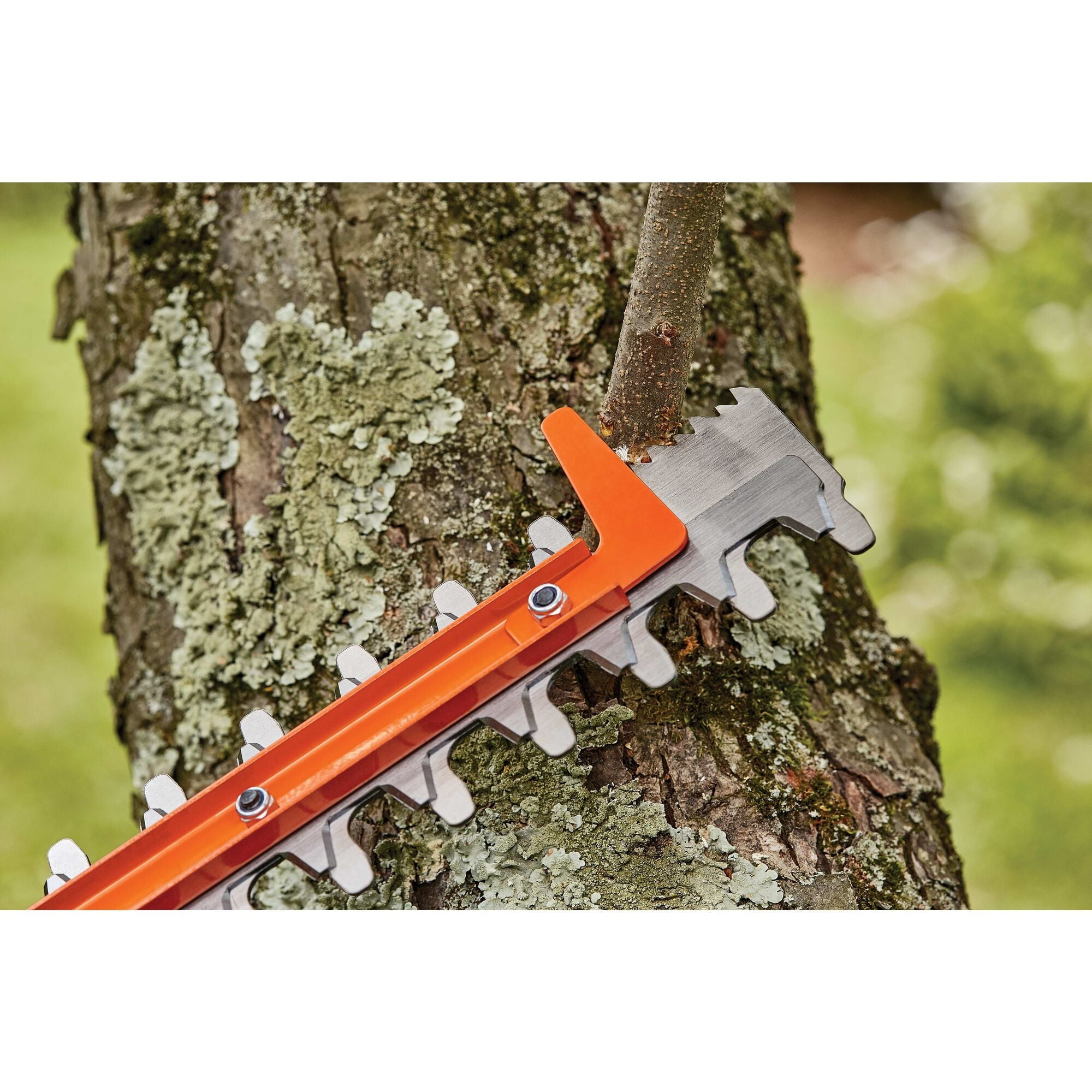 BLACK+DECKER BEHTS125 16" Sawblade Corded Hedge Trimmer
