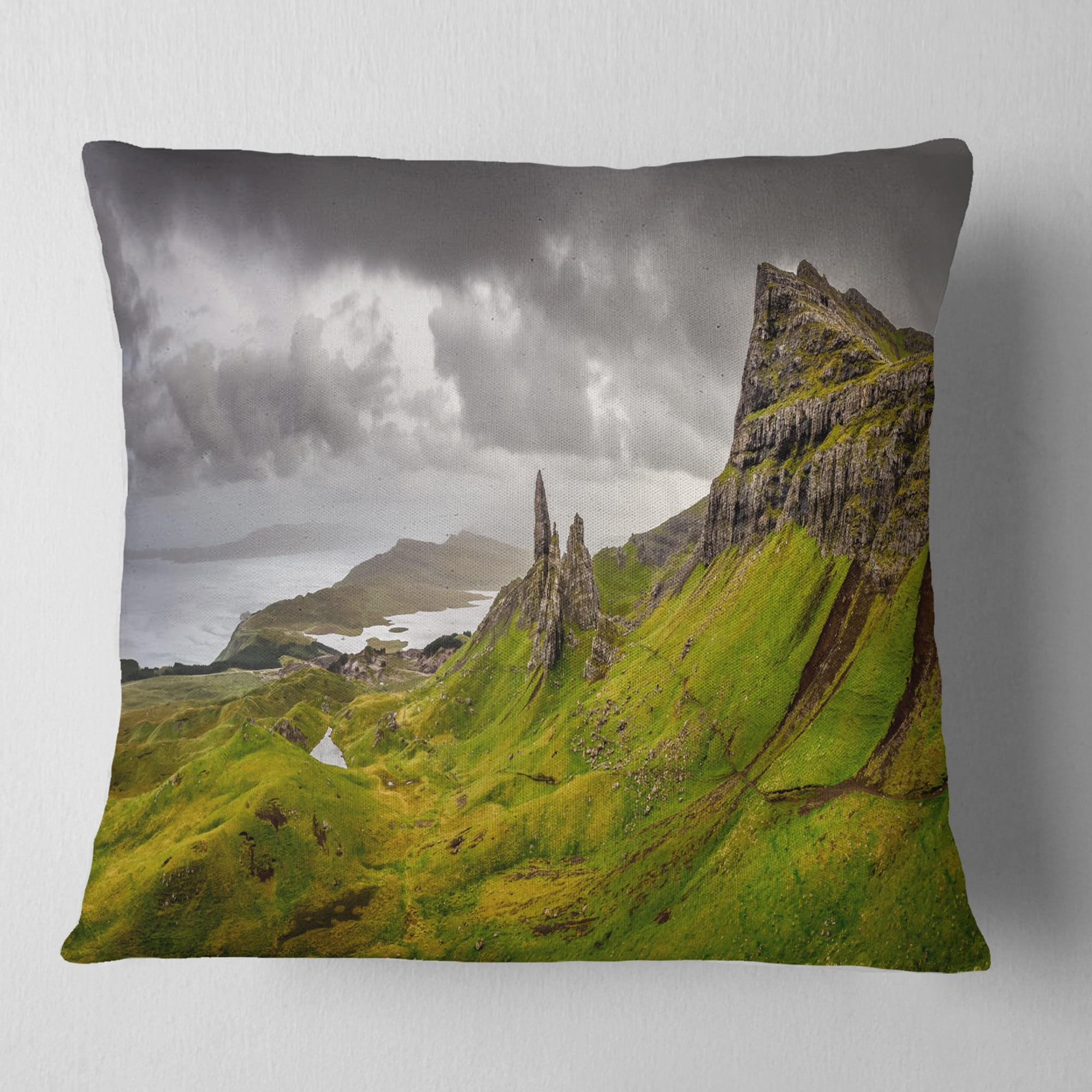 Designart Storr Mountains Panorama - Landscape Photography Throw Pillow - 18x18