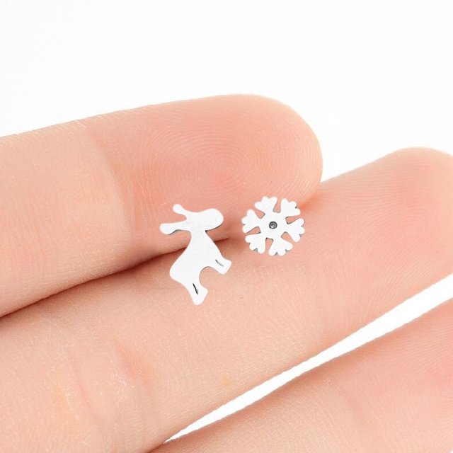 SMJEL lindo Animal ciervo Stud pendientes pequeño hombre de jengibre pendientes de copo de nieve para niñas joyería de Navidad de acero inoxidable Brincos