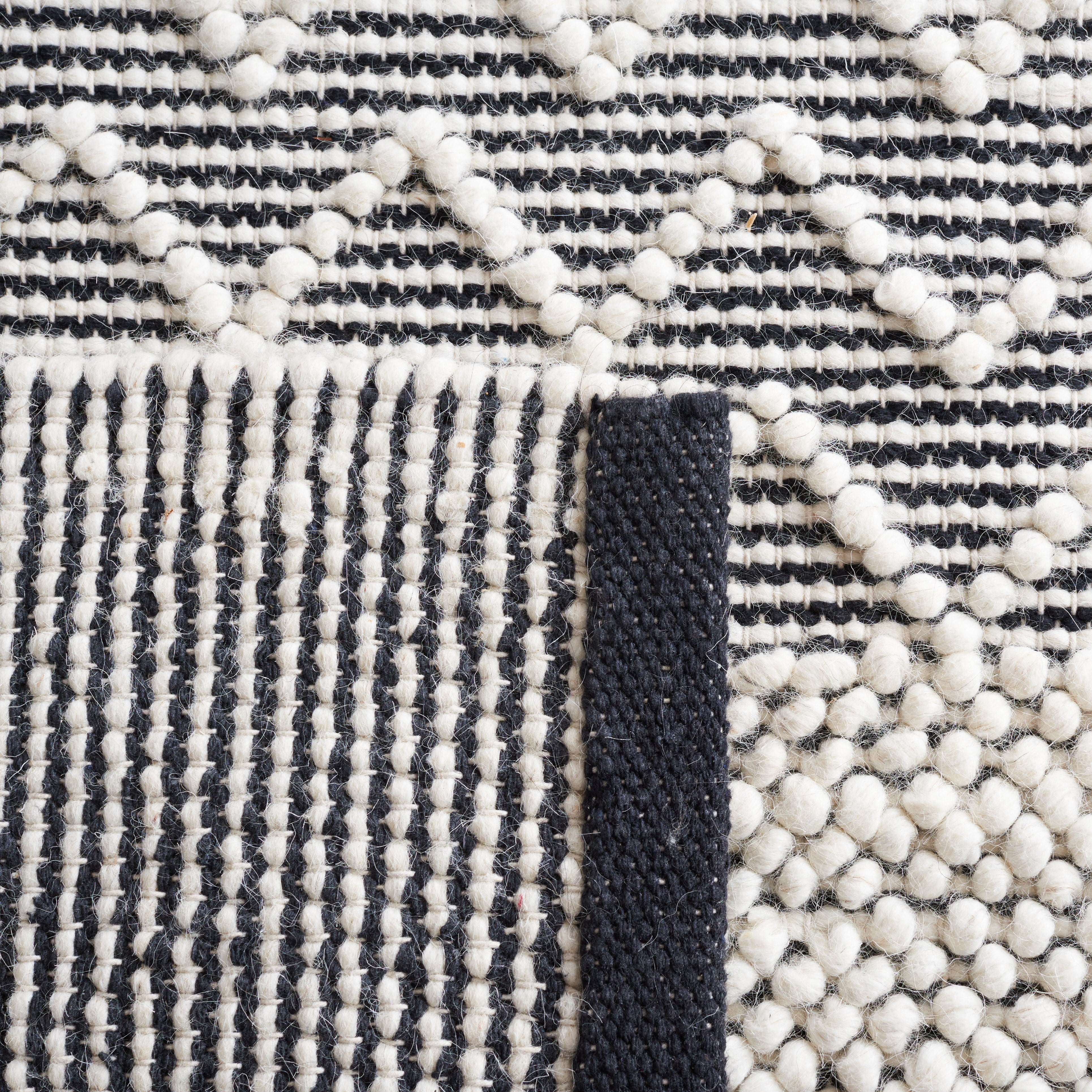SAFAVIEH Natura Georgiana Diamond Area Rug, Black/Ivory, 5' x 8'