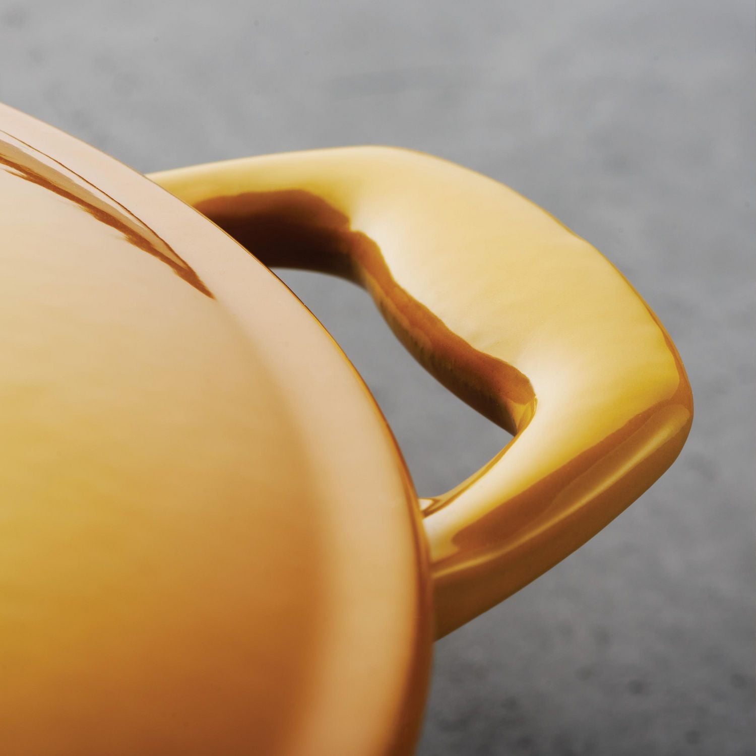 Tramontina 5.5 QT Covered Round Dutch Oven - Cast Iron - Porcelain - Sunrise - Stainless Steel Knob 80131/086DS