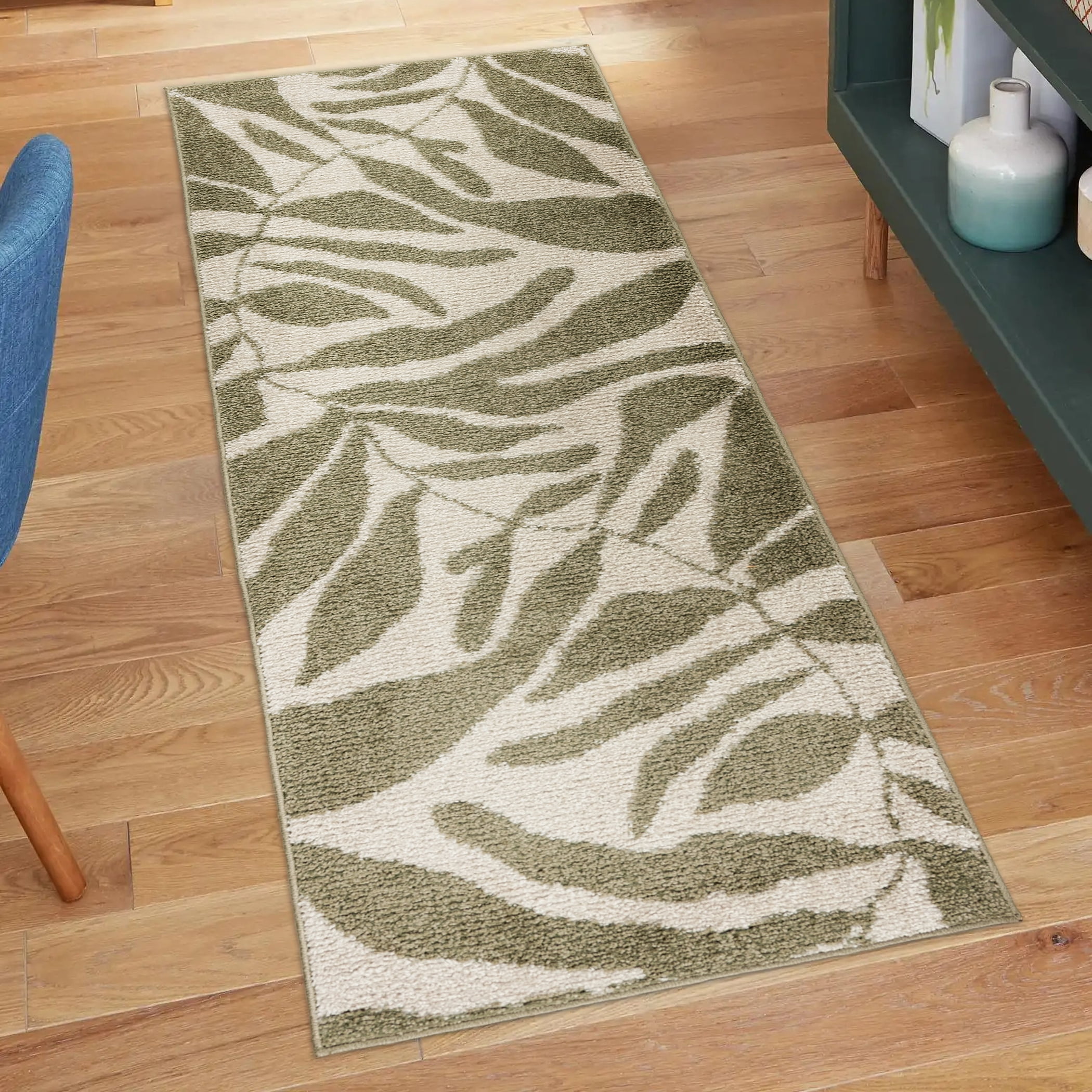 Tapis de couloir Mainstays à poils courts, motif floral, base ivoire et feuilles vertes, 60 x 180 cm, recommandé pour le couloir, la chambre, la cuisine et la buanderie.