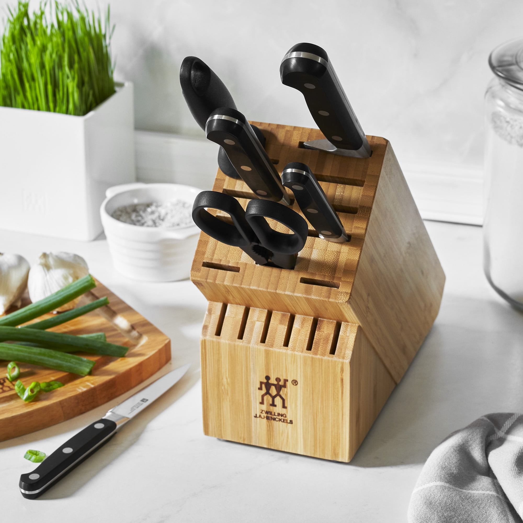 ZWILLING Professional S Knife Set with Block, Chef’s Knife, Serrated Utility Knife, 7 Piece, Bamboo