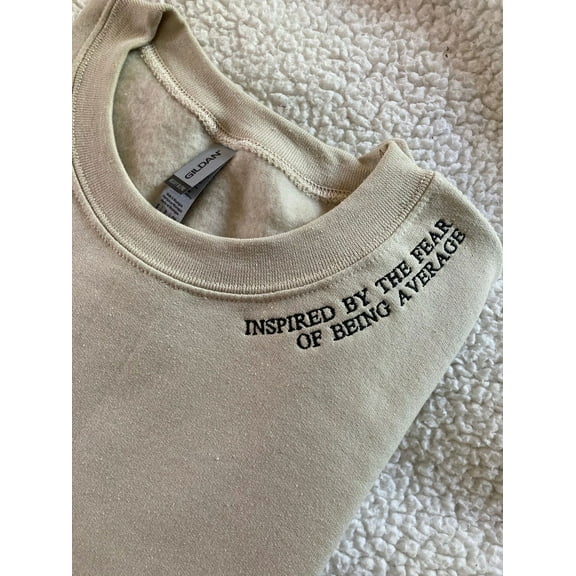 Fear Of Be Average Neck Embroidered Sweatshirt