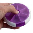 thumbnail image 4 of Caja de almacenamiento de pastillas redonda de plástico de viaje con 7 compartimentos en púrpura y blanco, 4 of 4