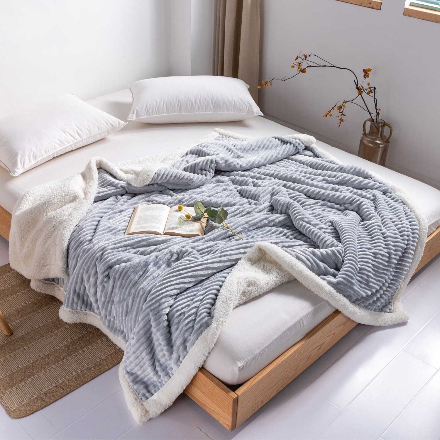 DISSA Sherpa Blanket Fleece Throw - 51x63, Brown ＆ White - Soft, Plush, Fluffy, Fuzzy, Warm, Cozy, Thick - Perfect for Couch, Bed, Sofa, Chair - Reve