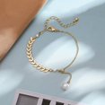 thumbnail image 3 of Bracelet Pendant Ajustable en Faux Perle avec Lien en Forme de Feuille, 3 of 10