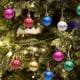 thumbnail image 4 of Juego de 12 Colgantes de Árbol de Navidad de 3 Cm con Diseño de Extraterrestre., 4 of 5