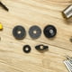 thumbnail image 2 of Juego de herrajes para platillos de batería para bateristas. Incluye fundas de plástico para soportes de platillos y anillos de fieltro. Accesorios para batería., 2 of 7