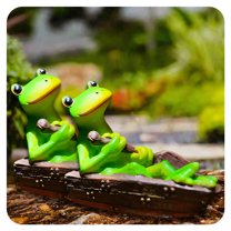 ICERUN 2Pcs Garden Statues,Rowing Frog Sculpture Resin Animals,Travel Adventure Figure Garden Decor for Outside,Style4