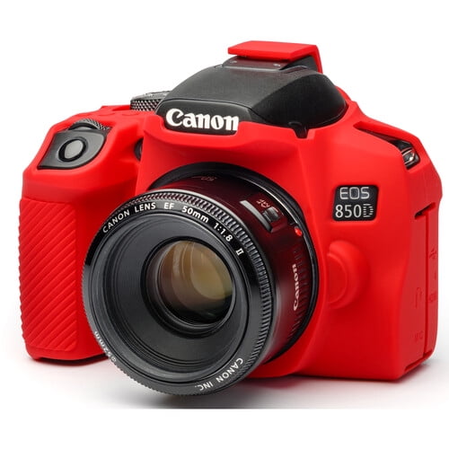 funda roja protectora easycover p/cámara fotográfica canon 850d funda de silicona a medida colocada sobre el cuerpo de la Canon EOS 850D, vista frontal 3/4; muestra agarre texturizado en el lado izquierdo, recortes para objetivo, controles y zapata, diseño delgado que protege contra golpes y rasguños; también suele usarse para mejorar el agarre en tomas prolongadas.